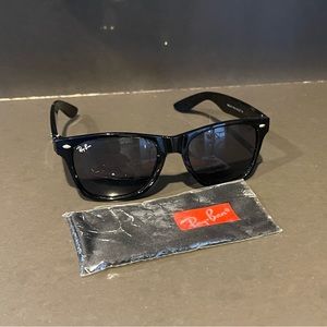 RAY BAN Black Sunglasses